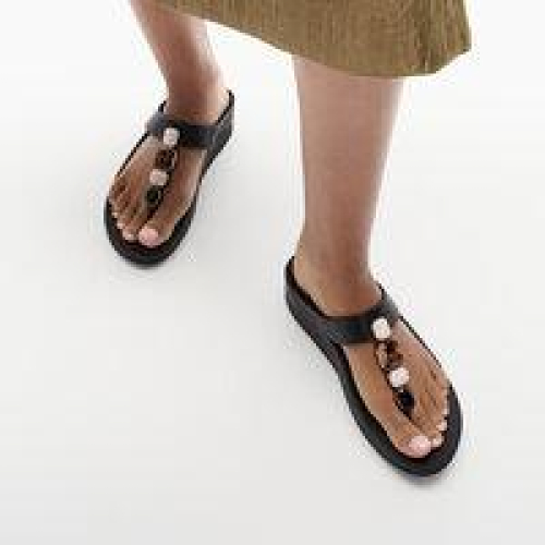 FitFlop TM Fino Multi Stone Leather Toe Post IU9/090 in de kleur zwart
