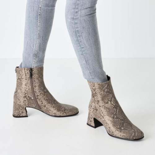 Tamaris Enkellaars Snake 1-25314-45 483 in de kleur beige